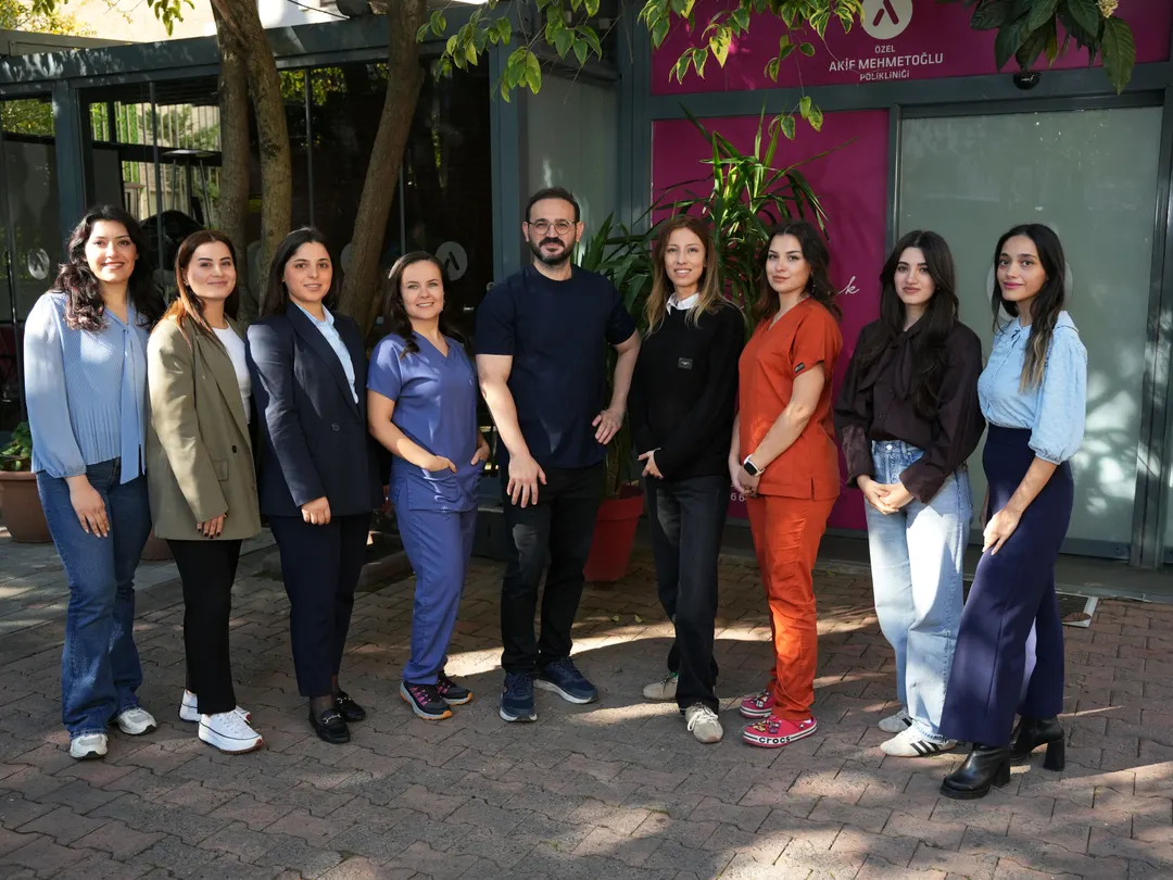 AKM Clinic hekim ve klinik ekibi