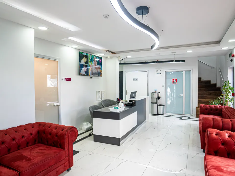 AKM Clinic resepsiyon ve bekleme alanı, Beşiktaş