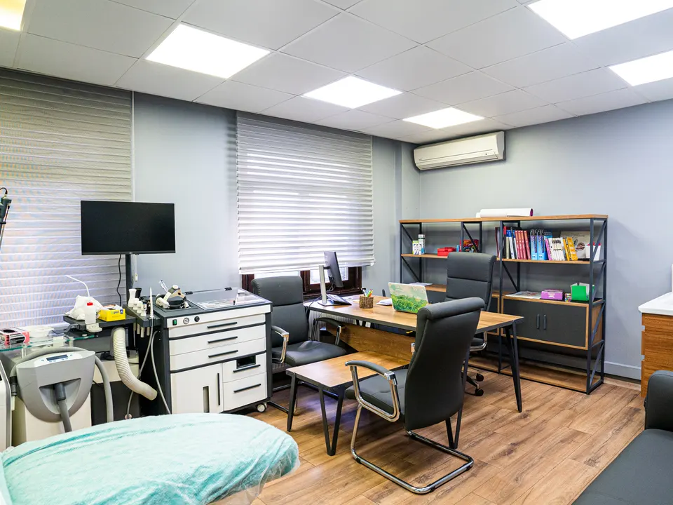 AKM Clinic lazer tedavi odası